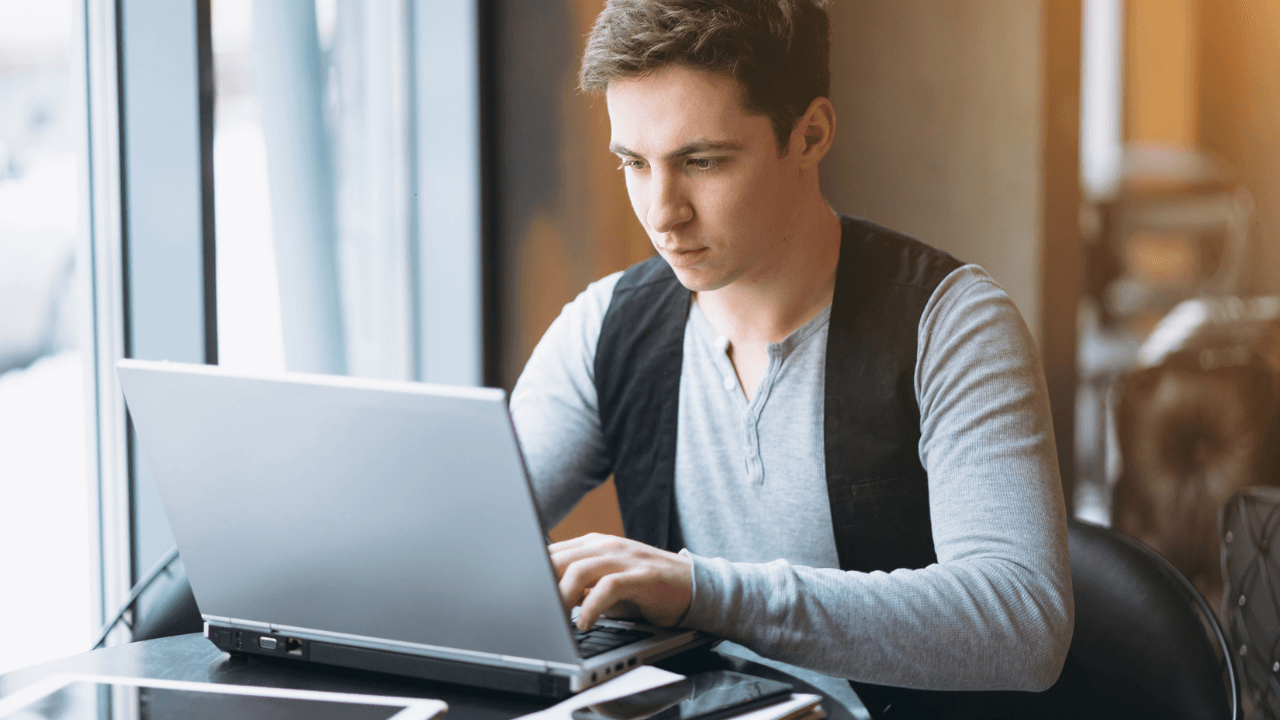 Ücretsiz ve Sertifikalı Kurslar Alabileceğin 11 Online Eğitim Platformu ile ilgili fırsat görseli